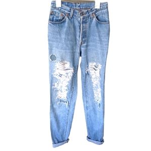 Super Distressed High Waisted Levi Jeans